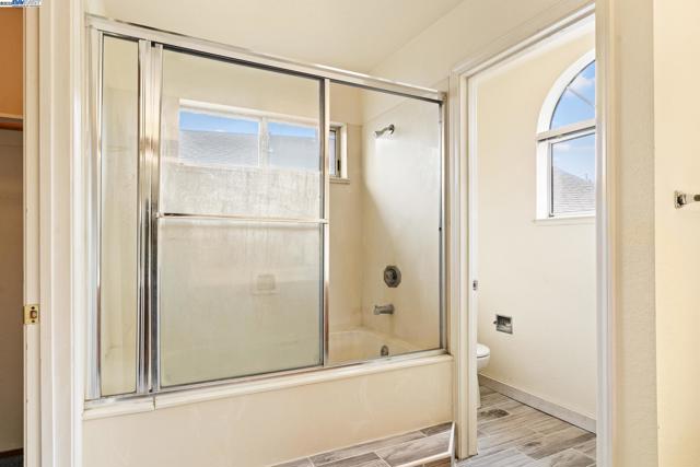 104 Bridgeview Ct, Crockett CA: https://media.crmls.org/mediaz/4c4b25c6-a103-4551-bec6-58db4bdc7646.jpg
