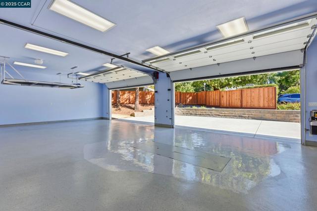 1975 Holly Creek Pl, Concord CA: https://media.crmls.org/mediaz/4c4be7f9-a991-42af-9dfc-73c66d1003ea.jpg