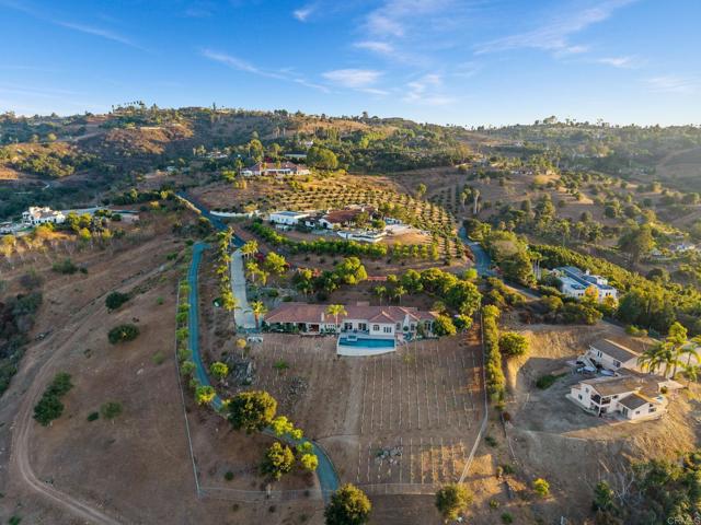 30330 Via Maria Elena, Bonsall CA: https://media.crmls.org/mediaz/4c4be9a1-309d-45d1-bf38-e44002d74261.jpg