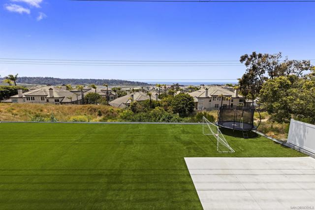 3325 Caminito Daniella, Del Mar CA: https://media.crmls.org/mediaz/4c4c721d-11b6-4797-8d66-b234b810ea46.jpg