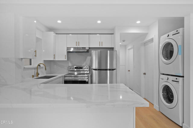 Detail Gallery Image 7 of 19 For 112 N Kenneth Rd #101,  Burbank,  CA 91501 - 2 Beds | 2 Baths
