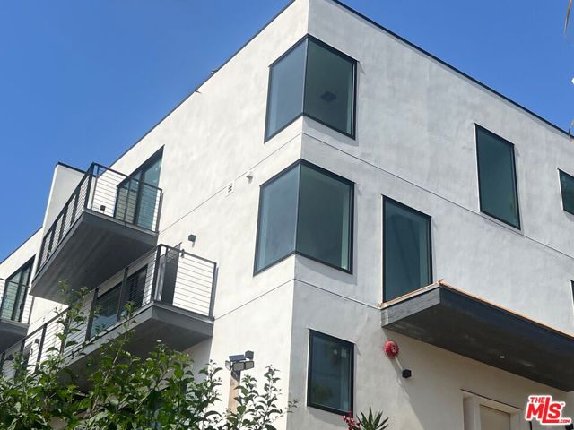 Image 1 of 47 For 870 La Fayette Park Place
