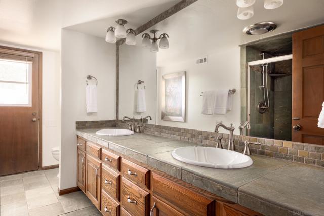 13671 Orchard Gate Rd, Poway CA: https://media.crmls.org/mediaz/4c4fe04f-a7c6-4cb6-89ee-7ad279734d39.jpg
