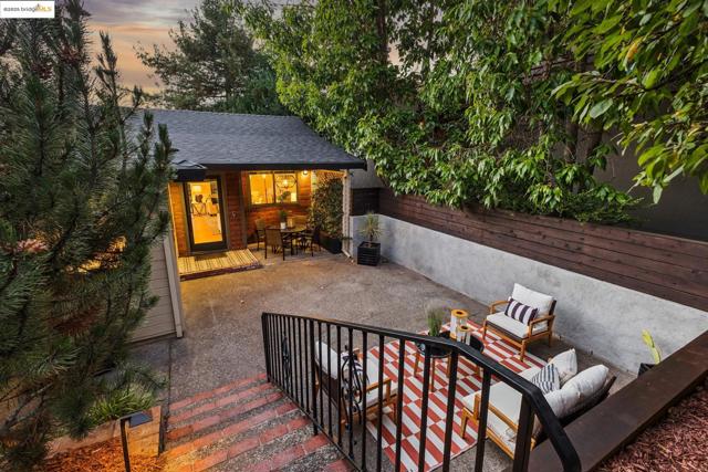 17032 Broadway Ter, Oakland CA: https://media.crmls.org/mediaz/4c507512-4280-4aa6-aebe-9aca2bbef457.jpg