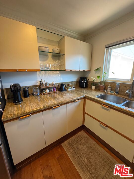 864 Granville Avenue photo 47