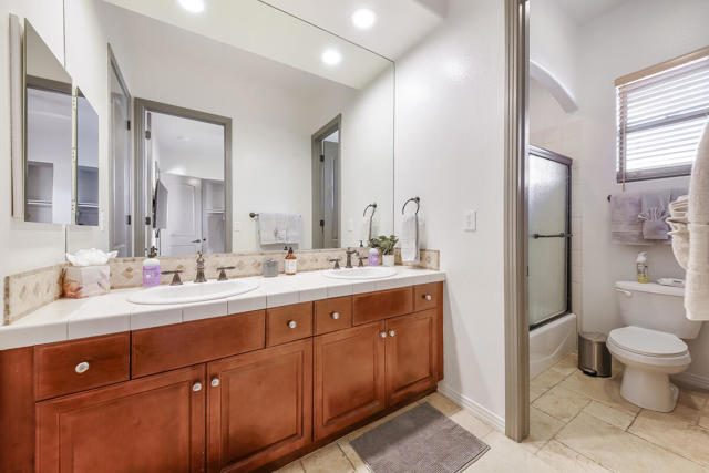 44 BATHROOM MLS SIZE