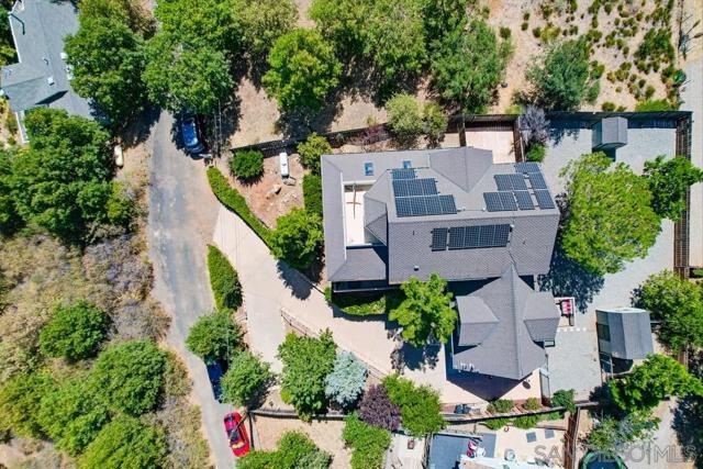 753 Ridgewood Dr, Julian CA: https://media.crmls.org/mediaz/4c50ee33-f616-4c85-8315-78e05c4248f4.jpg