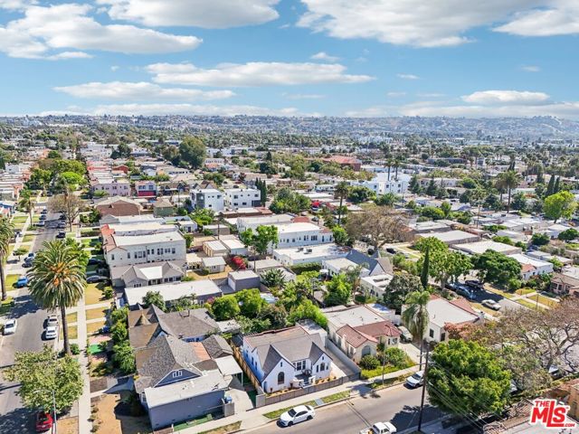 4438 W 28th Street, Los Angeles CA: https://media.crmls.org/mediaz/4c5189f4-f332-41fb-accf-d77a35768405.jpg
