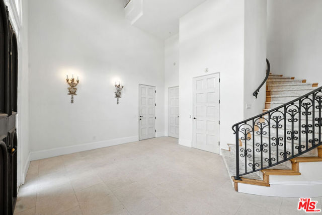 1675 Woods Drive, Los Angeles CA: https://media.crmls.org/mediaz/4c52123a-267e-40c3-88a2-b76d03f5659d.jpg