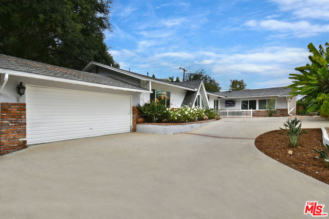 4053 Harclare Lane photo 5