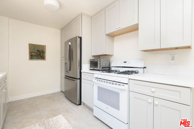 3022 Silver Lake Boulevard, Los Angeles CA: https://media.crmls.org/mediaz/4c536027-56c7-47a3-a8c7-1dc98d9dd6aa.jpg