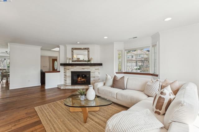 4613 Mirador Dr, Pleasanton CA: https://media.crmls.org/mediaz/4c537e2a-6b7e-44a1-81d2-a02cc934a2aa.jpg