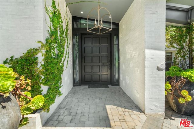 1100 Pine Drive, Beverly Hills CA: https://media.crmls.org/mediaz/4c53f392-f789-42e8-839d-1d06b7d1c4d6.jpg