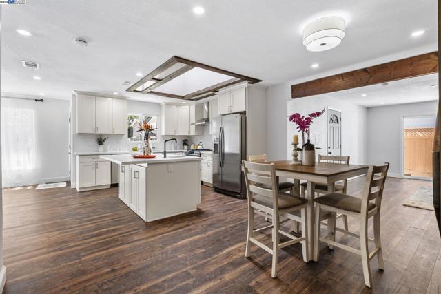 4189 Ogden Dr, Fremont CA: https://media.crmls.org/mediaz/4c54b175-2b36-4373-acb5-3002b64a7544.jpg