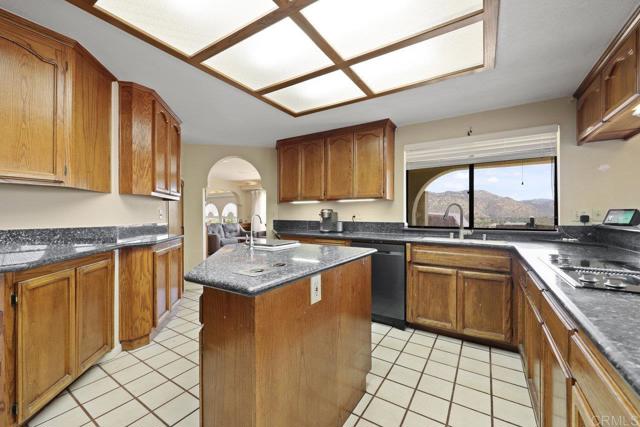 Detail Gallery Image 16 of 62 For 23742 Calistoga Pl, Ramona,  CA 92065 - 4 Beds | 3/1 Baths