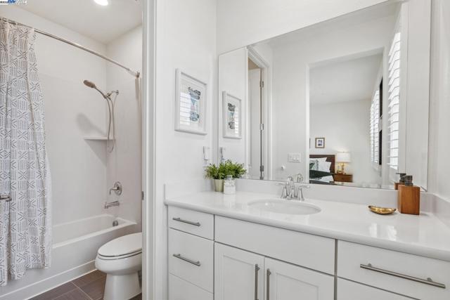 1815 Balsa St, Alameda CA: https://media.crmls.org/mediaz/4c5504ec-cb63-45b5-aa9b-a761ae0e161f.jpg