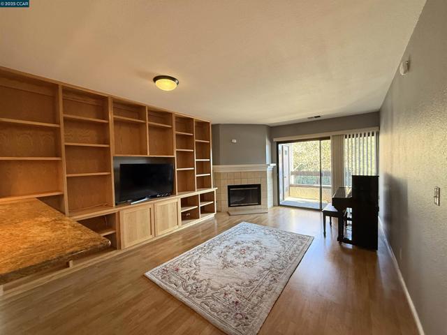 320 N Villa Way, Walnut Creek CA: https://media.crmls.org/mediaz/4c55584c-dd3b-401f-bd46-04debe03319f.jpg