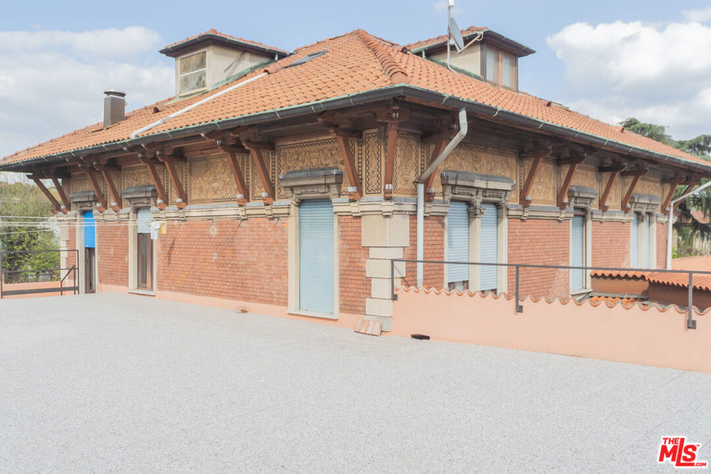 https://media.crmls.org/mediaz/4c55a4d2-0936-44ed-a83a-9197b6561f64.jpg?preset=X-Large