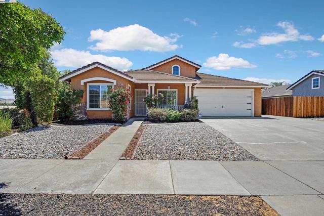 6997 Foxtail Dr, Livermore CA: https://media.crmls.org/mediaz/4c55e275-9c07-469e-b90b-72b70ac95ca3.jpg