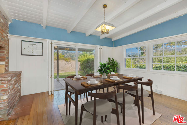 12146 Travis Street, Los Angeles CA: https://media.crmls.org/mediaz/4c55e729-8fa5-488d-bfdd-a7eea809785b.jpg