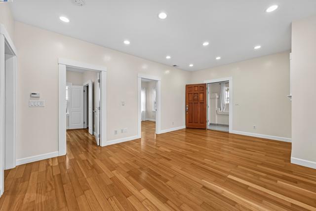 931 E 23Rd St, Oakland CA: https://media.crmls.org/mediaz/4c563186-a119-429b-baf6-abf02318ce1f.jpg