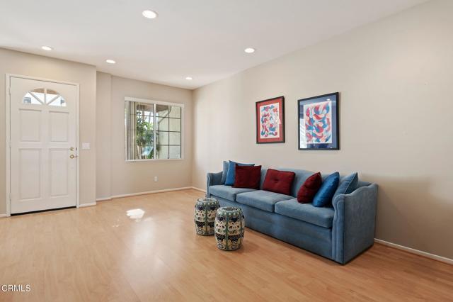 Detail Gallery Image 5 of 29 For 214 Camino Toluca, Camarillo,  CA 93010 - 3 Beds | 2/1 Baths