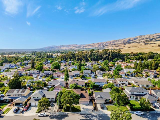 5186 Sunny Creek Drive, San Jose CA: https://media.crmls.org/mediaz/4c564982-669c-4dd8-8866-dd5a3032e578.jpg