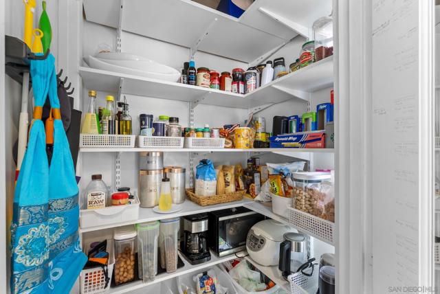 2360 Torrey Pines Rd, La Jolla CA: https://media.crmls.org/mediaz/4c566940-553a-4e9c-bc2b-2f4c652bde03.jpg