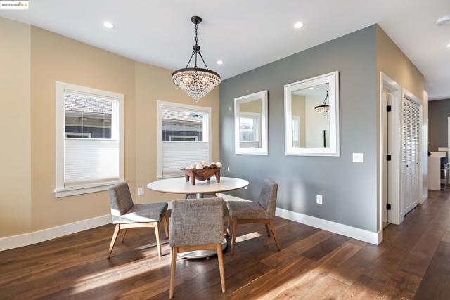 6528 Dover St, Oakland CA: https://media.crmls.org/mediaz/4c56a06e-f6a2-4eab-873b-70676f8bb0f4.jpg