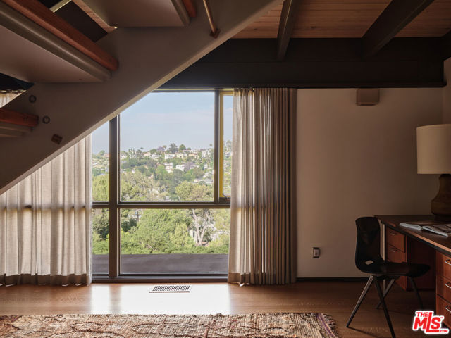 2052 Mayview Drive, Los Angeles CA: https://media.crmls.org/mediaz/4c56d2b6-dbe4-4f9f-9275-89f28a6216f5.jpg