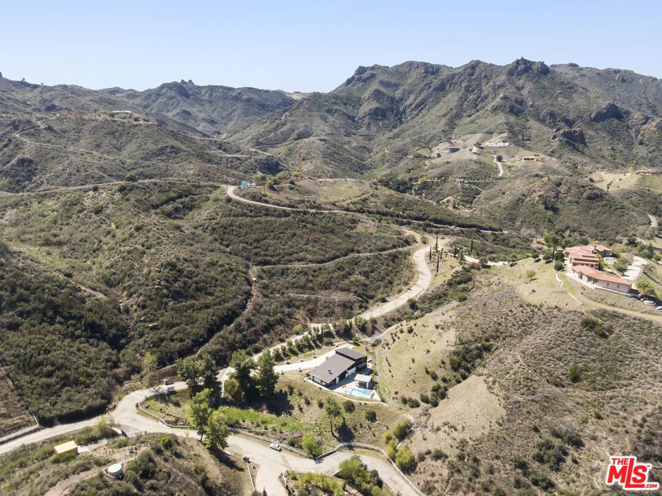 https://media.crmls.org/mediaz/4c5724d0-adf5-4629-9f04-57d86ae74fc6.jpg?preset=X-Large