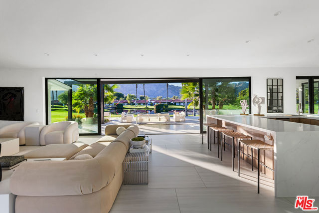 49723 Avenida Montero, La Quinta CA: https://media.crmls.org/mediaz/4c573344-8f66-495c-ade4-0c5f434dbff8.jpg