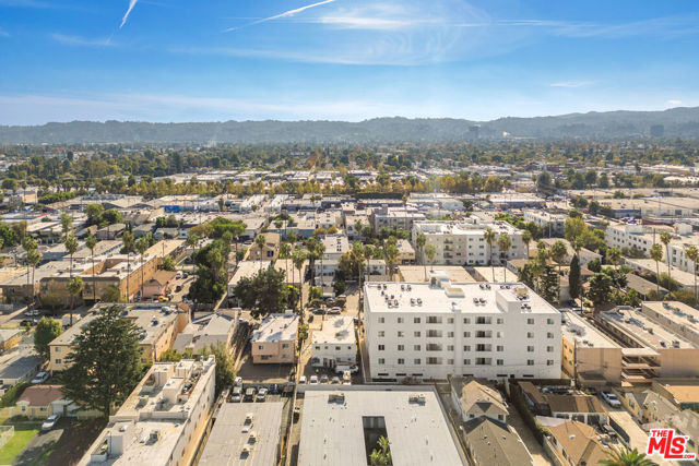 14805 Erwin Street, Van Nuys CA: https://media.crmls.org/mediaz/4c5733fd-e941-4e56-a26a-57a78f17b0d7.jpg