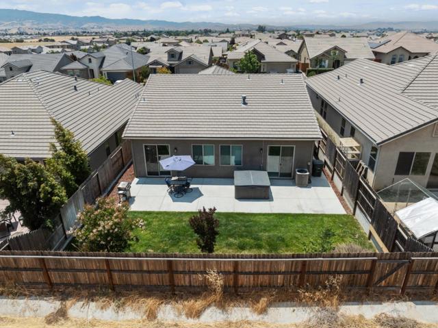 1621 Castlerock Drive, Hollister CA: https://media.crmls.org/mediaz/4c57dbea-a31a-41e3-892e-b3446748874e.jpg