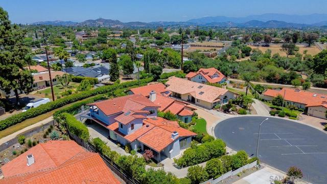 907 Ridge Heights Road, Fallbrook CA: https://media.crmls.org/mediaz/4c58028a-5edc-4b76-918a-bf1480645eb8.jpg