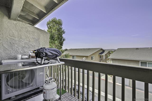 4212 Vista Del Rio Way, Oceanside CA: https://media.crmls.org/mediaz/4c58ab5c-8045-4e63-b00f-c484ef85e622.jpg
