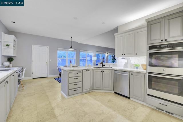115 Shadewell Dr, Danville CA: https://media.crmls.org/mediaz/4c58e1c4-0273-4aff-b167-6dd0d69d5f0c.jpg