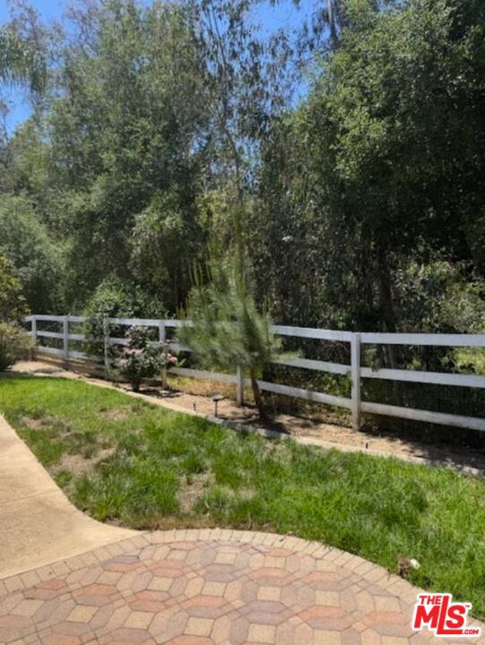 1808 Fallbrook Oaks Court, Fallbrook CA: https://media.crmls.org/mediaz/4c593bbc-9d82-407c-8fa0-295da6d230e4.jpg