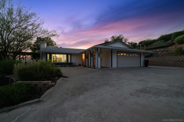 13008 Ha Hana Road, Lakeside CA: https://media.crmls.org/mediaz/4c594c44-b939-491d-94b5-6c53aa5f5d5f.jpg