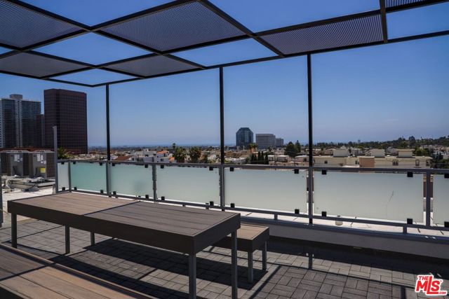 11668 Darlington Avenue, Los Angeles CA: https://media.crmls.org/mediaz/4c596b46-dc62-482e-b657-a7aeab13bce9.jpg