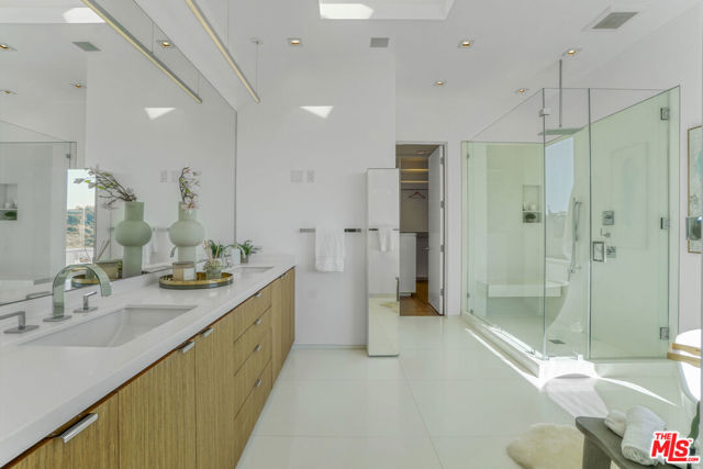 1116 Linda Flora Drive, Los Angeles CA: https://media.crmls.org/mediaz/4c597f49-63fe-4d22-af91-da23713f1623.jpg