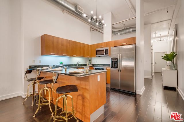 Image 4 of 20 For 645 9th Street 706