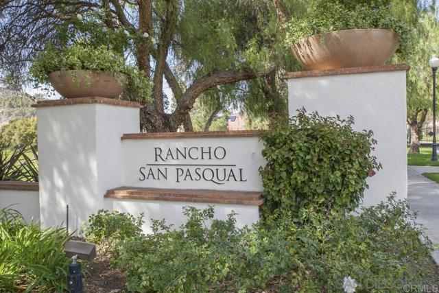 2385 Amber Oak Ln, Escondido CA: https://media.crmls.org/mediaz/4c5b3d6e-f0fa-4c64-a941-757dd64d3416.jpg