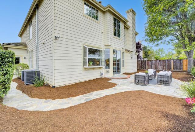 998 Governors Bay Drive, Redwood City CA: https://media.crmls.org/mediaz/4c5bad62-2925-41fb-8f6d-33890ac981c4.jpg