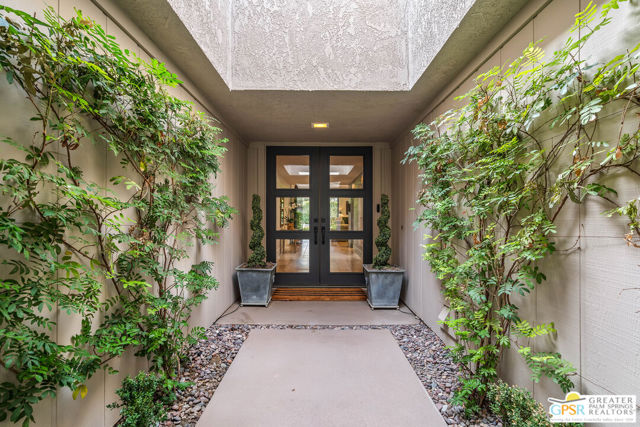 46 Princeton Drive, Rancho Mirage CA: https://media.crmls.org/mediaz/4c5bed4a-579b-4a3f-aa4f-0bc852a7081f.jpg