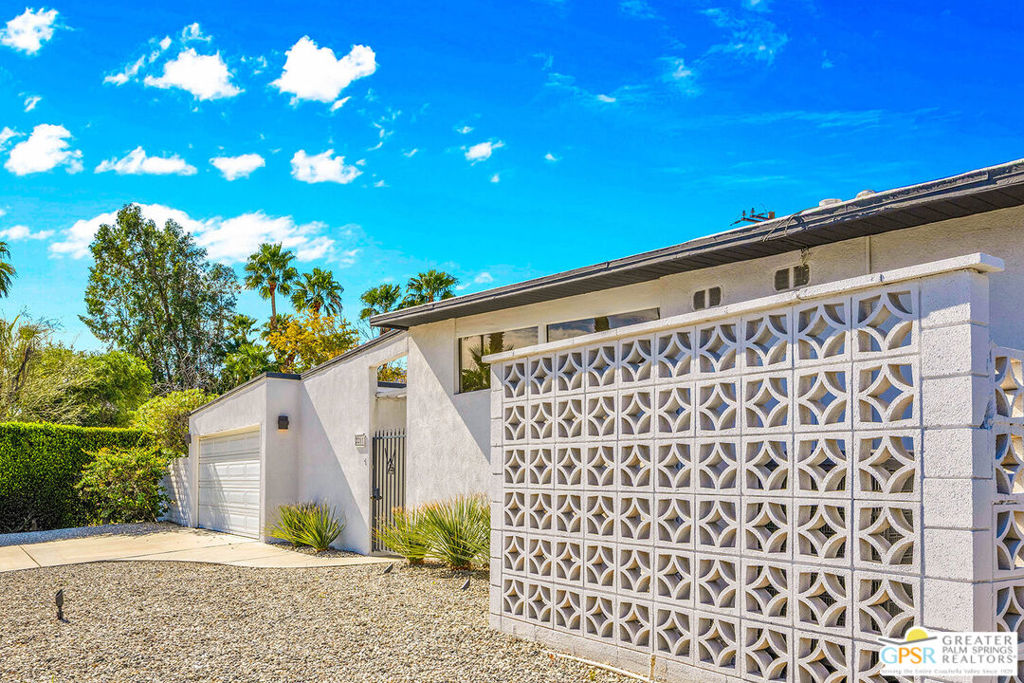 2211 N Starr Road