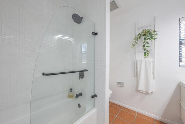 1761 Winterwarm Dr, Fallbrook CA: https://media.crmls.org/mediaz/4c5cd0cb-2fe8-442f-9a4e-e59522d8766e.jpg