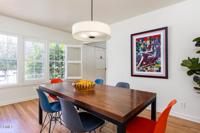 3255 Castera Avenue, Glendale CA: https://media.crmls.org/mediaz/4c5cd0db-9881-4e98-aac2-742f65ee707d.jpg