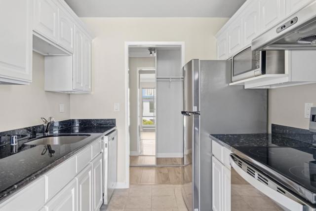 8 Commodore Drive, Emeryville CA: https://media.crmls.org/mediaz/4c5ceed0-e6ed-48ce-b383-c363e55d8fac.jpg