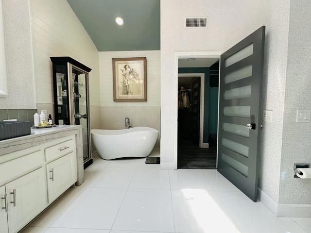 107 Tanglewood Trail, Palm Desert CA: https://media.crmls.org/mediaz/4c5d0943-859e-46b2-9fd7-80d5d154cced.jpg